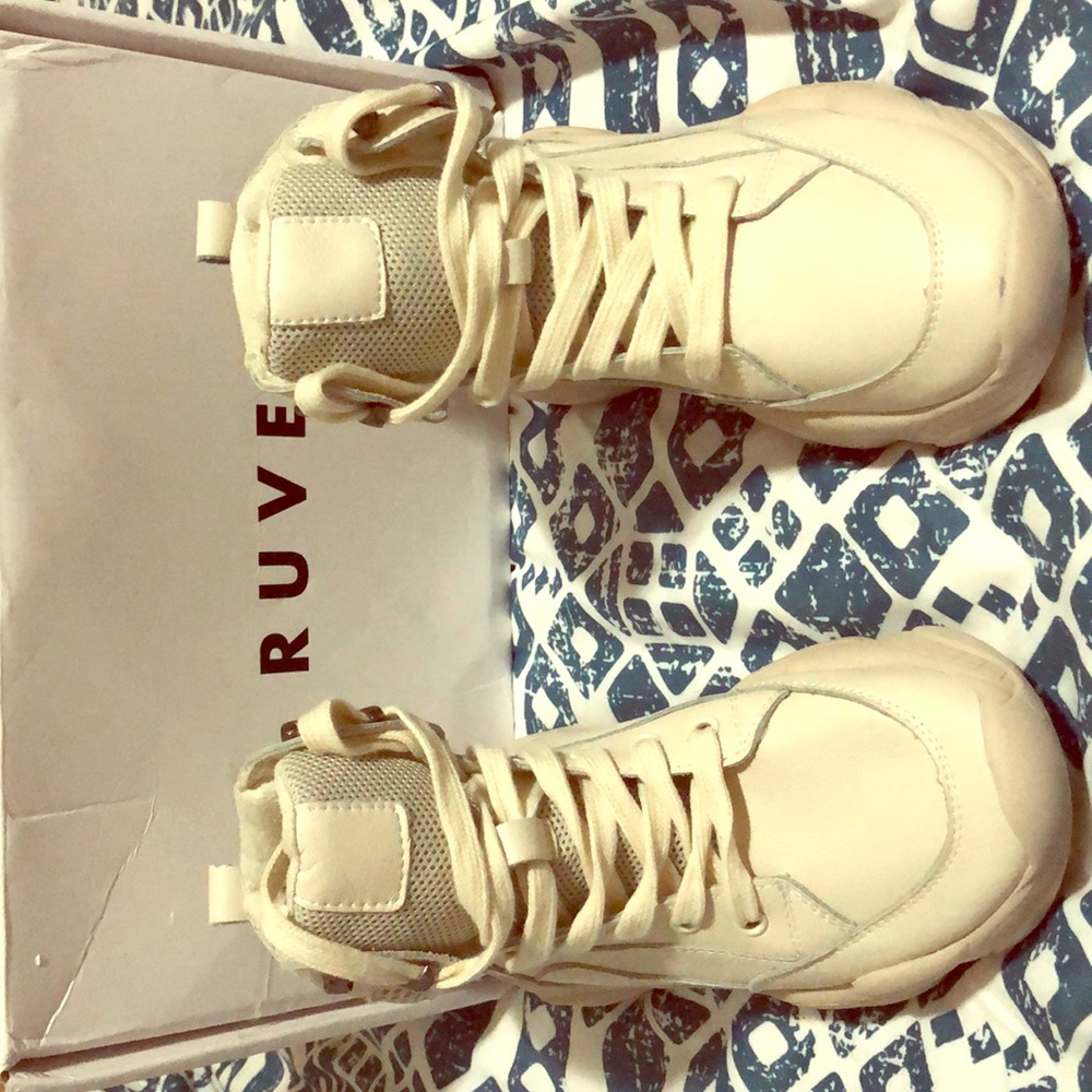 Avar high top sneaker